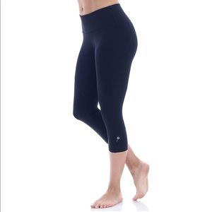 Marika Ava performance Skin 360 black capris